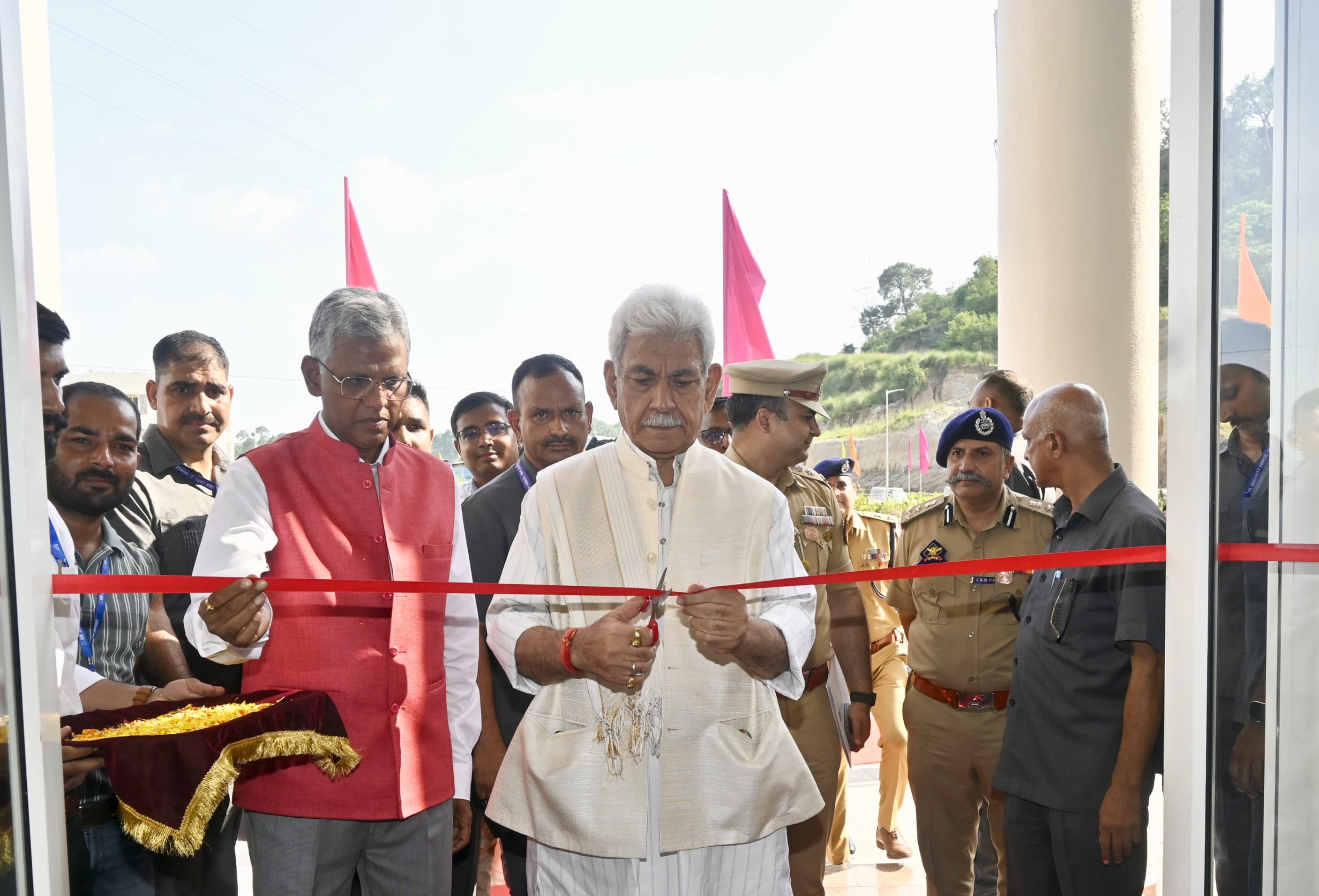 'Lieutenant Governor Manoj Sinha Addresses Valedictory Session at IIM Jammu, Inaugurates Tejas Sports Complex'